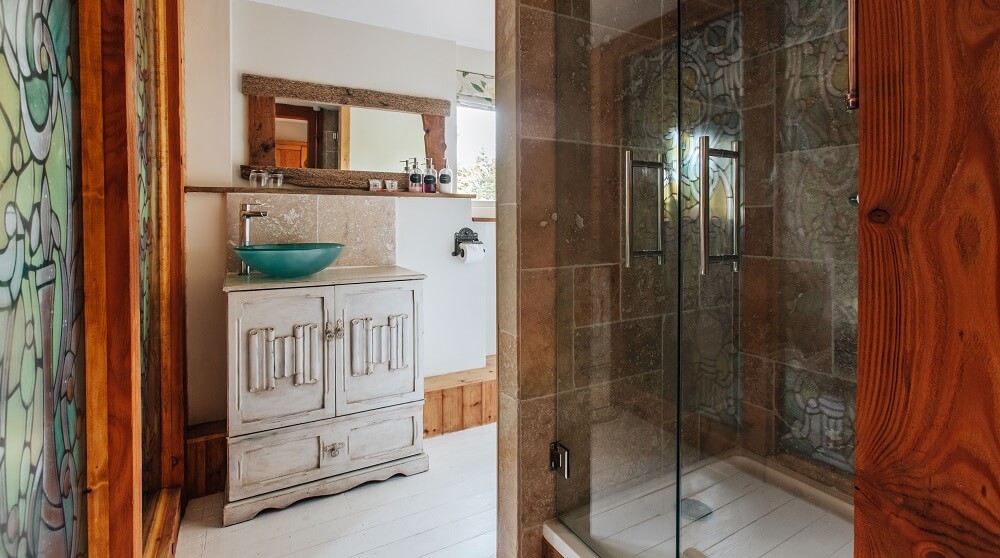 Burrow Nook Shower Room