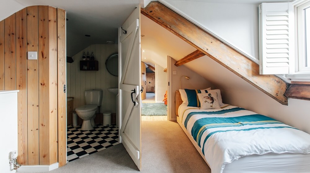 Owlet Dale Twin and bathroom